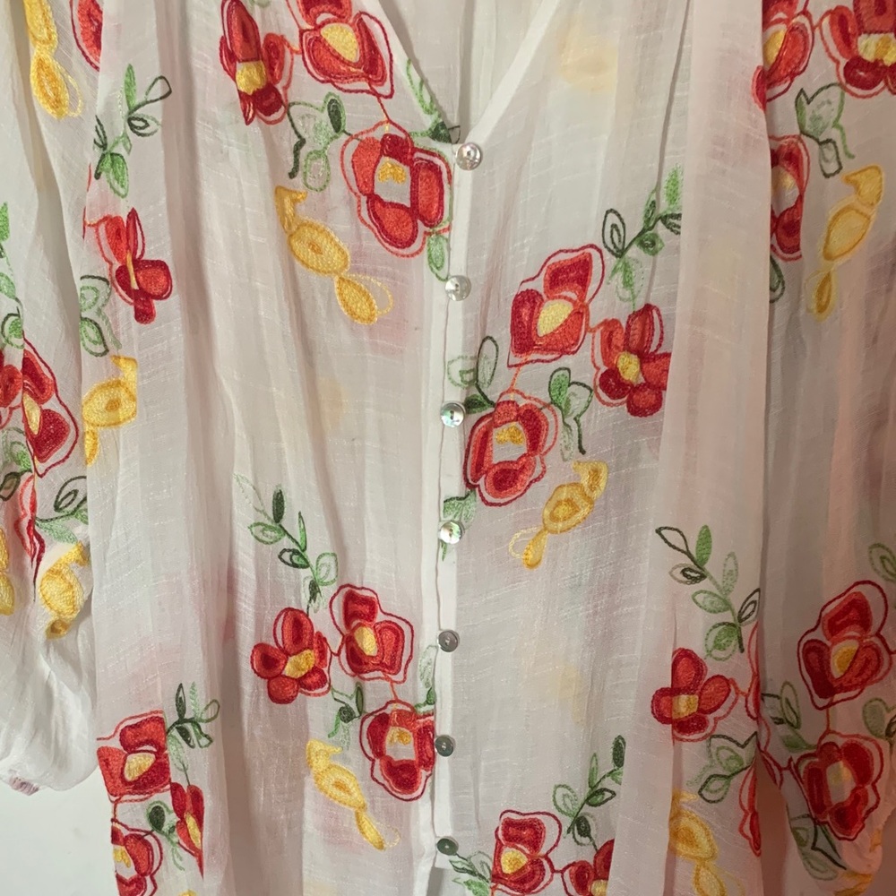 Floral Embroidered White Blouse - Picture 7 of 8